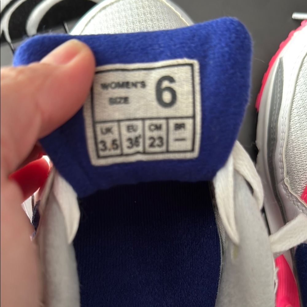 Nike White and Pink Air Max Sneakers barely worn - Picture 2 of 7